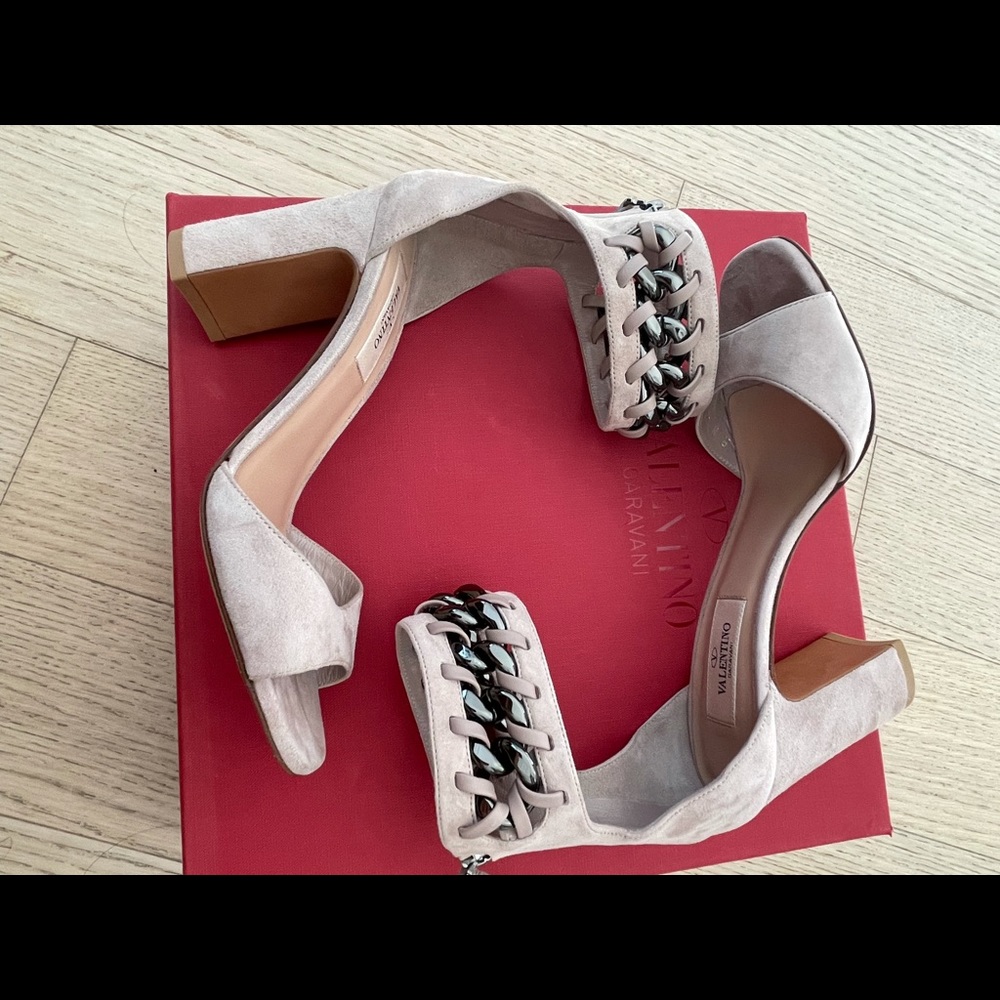 Valentino Heels size 36, brand new with box